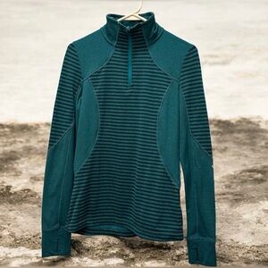 Mondetta Fitted Sports Top - size S